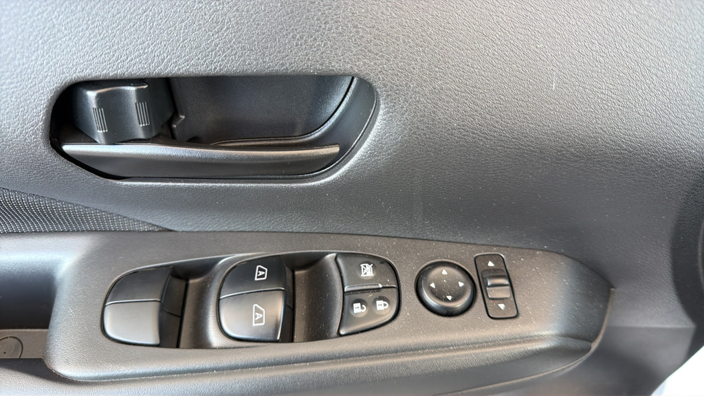 Certified 2025 Nissan Kicks Play S FWD image 18