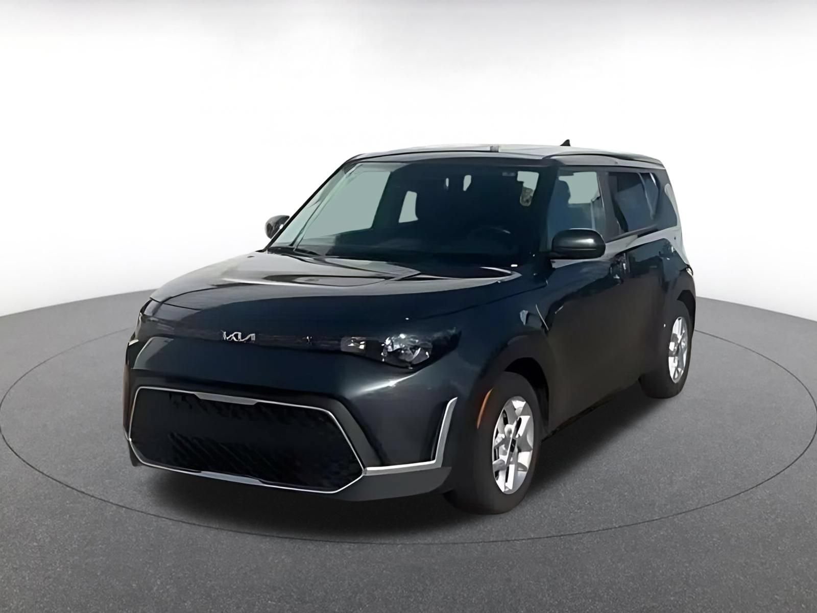 Used 2025 Kia Soul LX w/ LX Technology Package FWD image 4