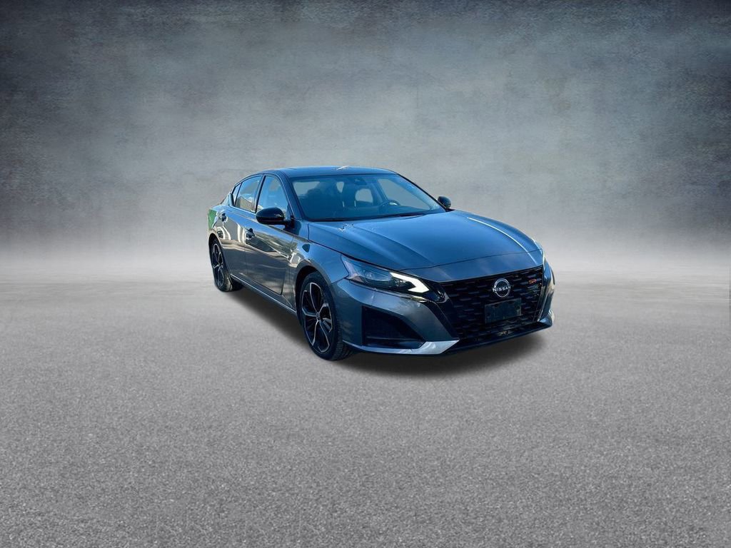 Used 2023 Nissan Altima 2.5 SR w/ SR Premium Package image 8