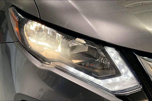 Used 2019 Nissan Rogue SV w/ Premium Package image 32
