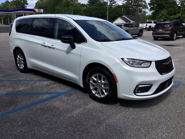 Used 2024 Chrysler Pacifica Touring-L FWD image 8