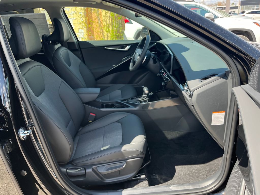New 2026 Kia Niro EX FWD image 16