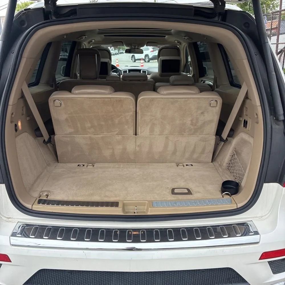 Used 2015 Mercedes-Benz GL 550 4MATIC image 32