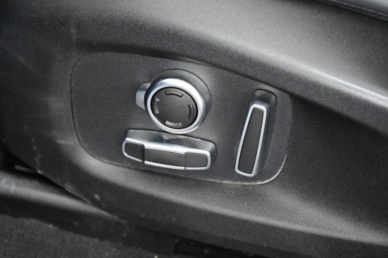 Used 2020 Jaguar F-PACE SVR image 18