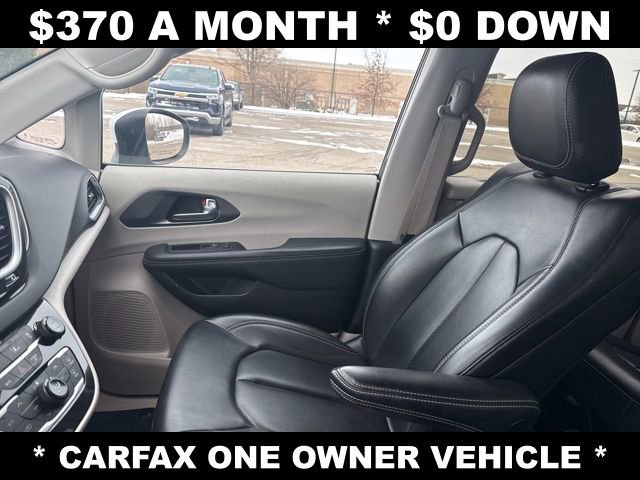 Used 2023 Chrysler Pacifica Touring-L FWD image 16