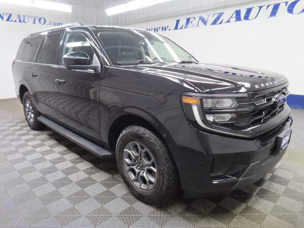 Used 2025 Ford Expedition Max Active AWD/4WD image 3
