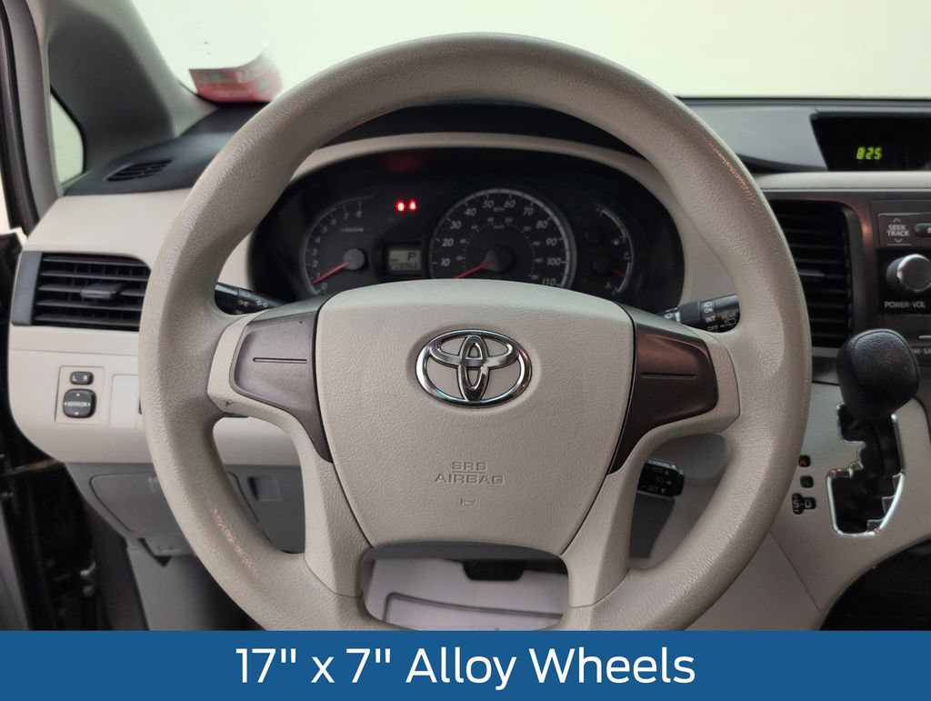 Used 2013 Toyota Sienna L FWD image 33