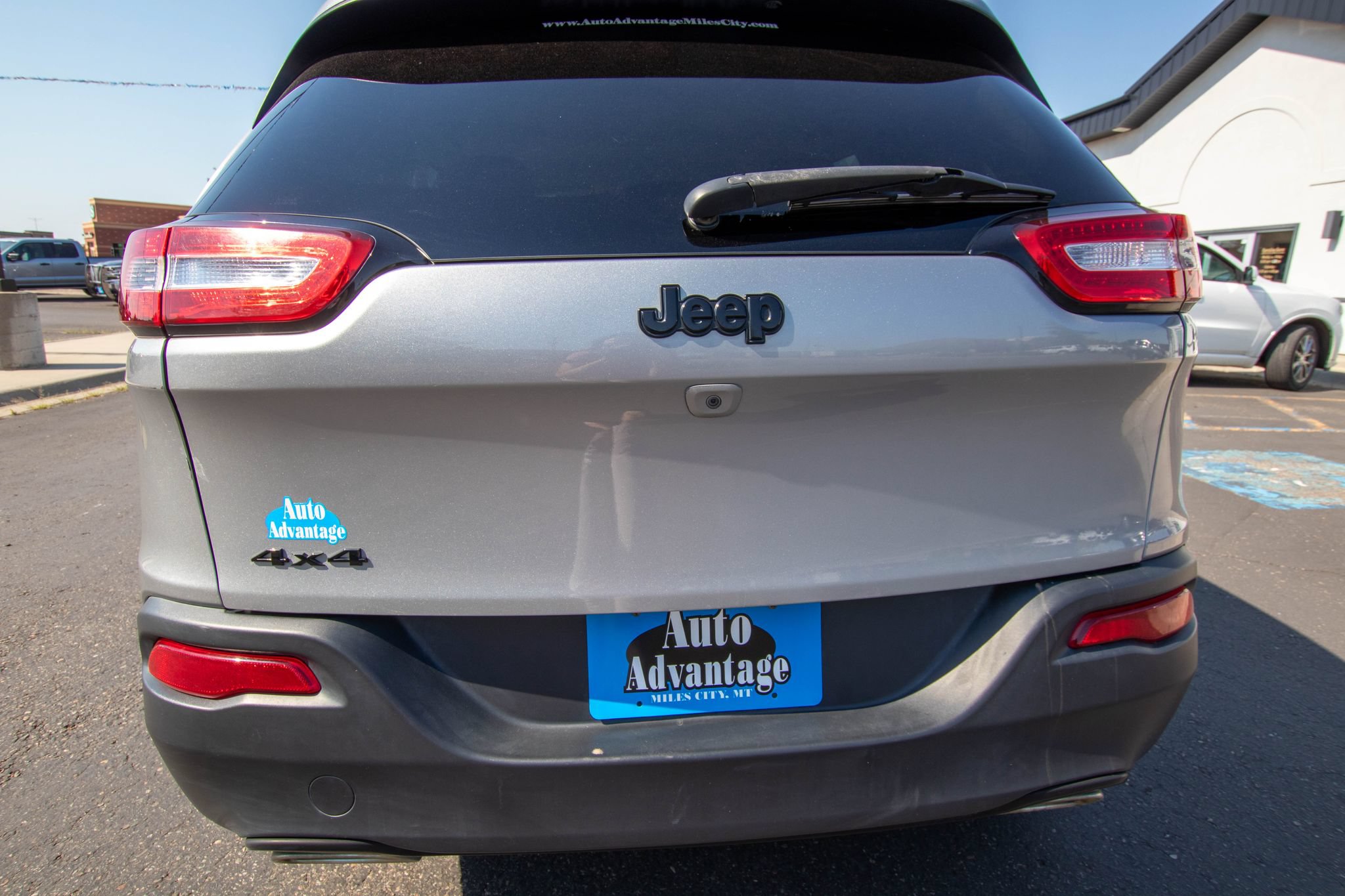 Used 2018 Jeep Cherokee Latitude w/ Altitude Package AWD/4WD image 8