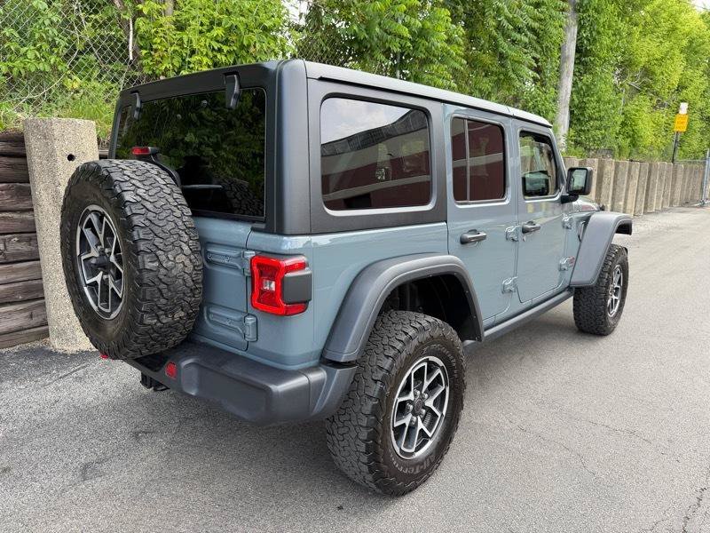 Used 2025 Jeep Wrangler Unlimited Rubicon AWD/4WD image 9