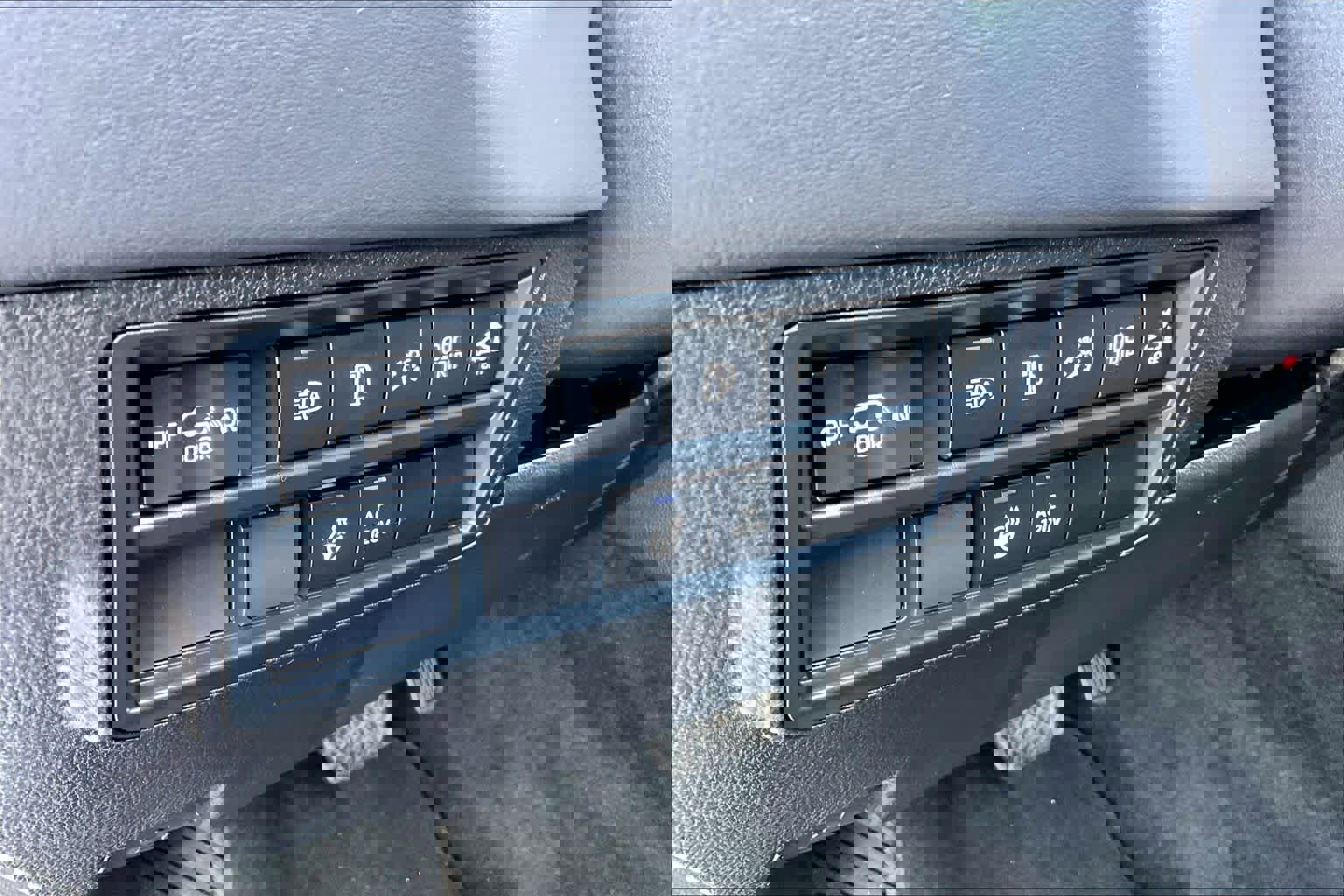 Certified 2025 Toyota Sequoia Platinum image 33