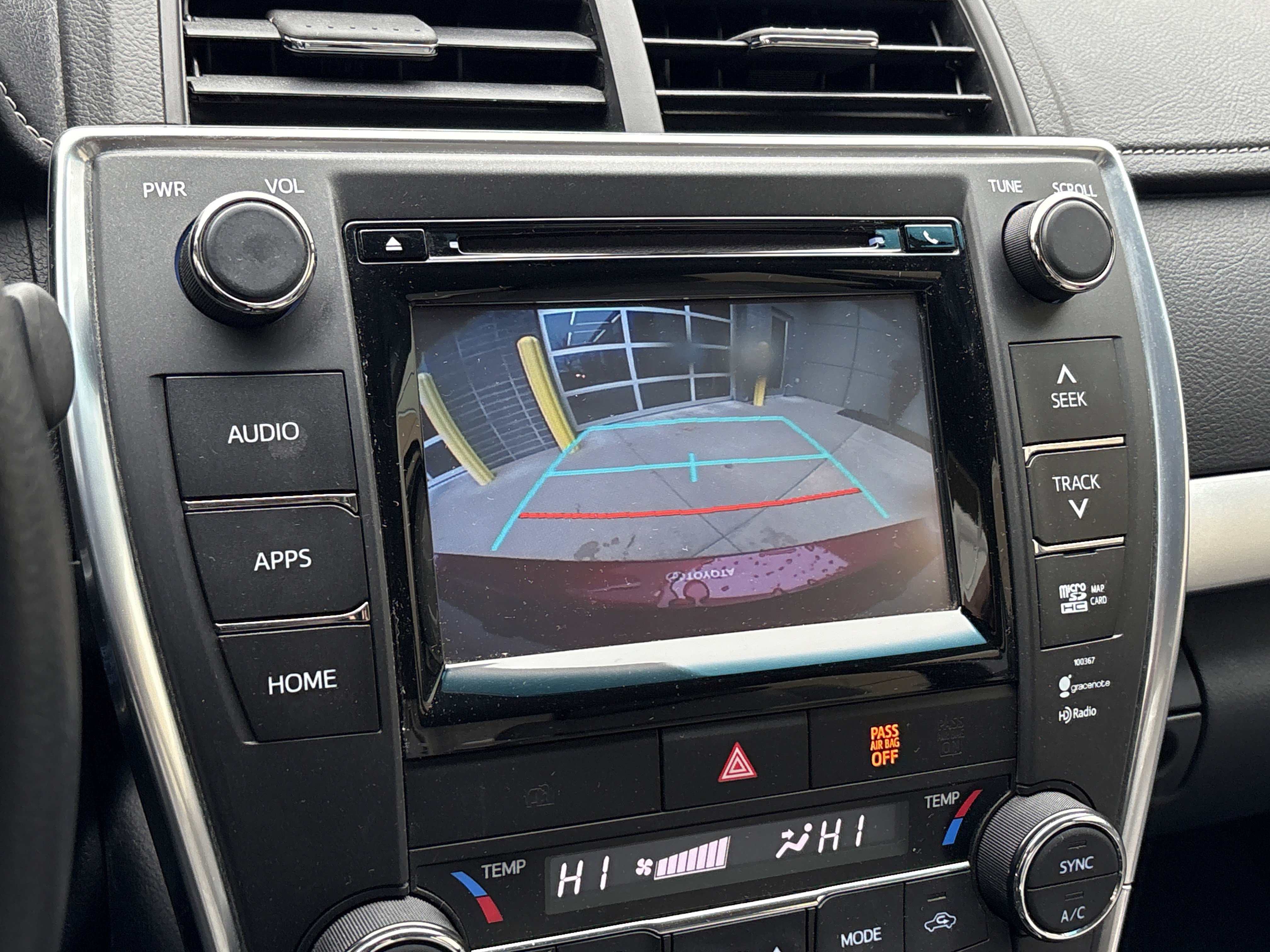 Used 2015 Toyota Camry XSE image 25