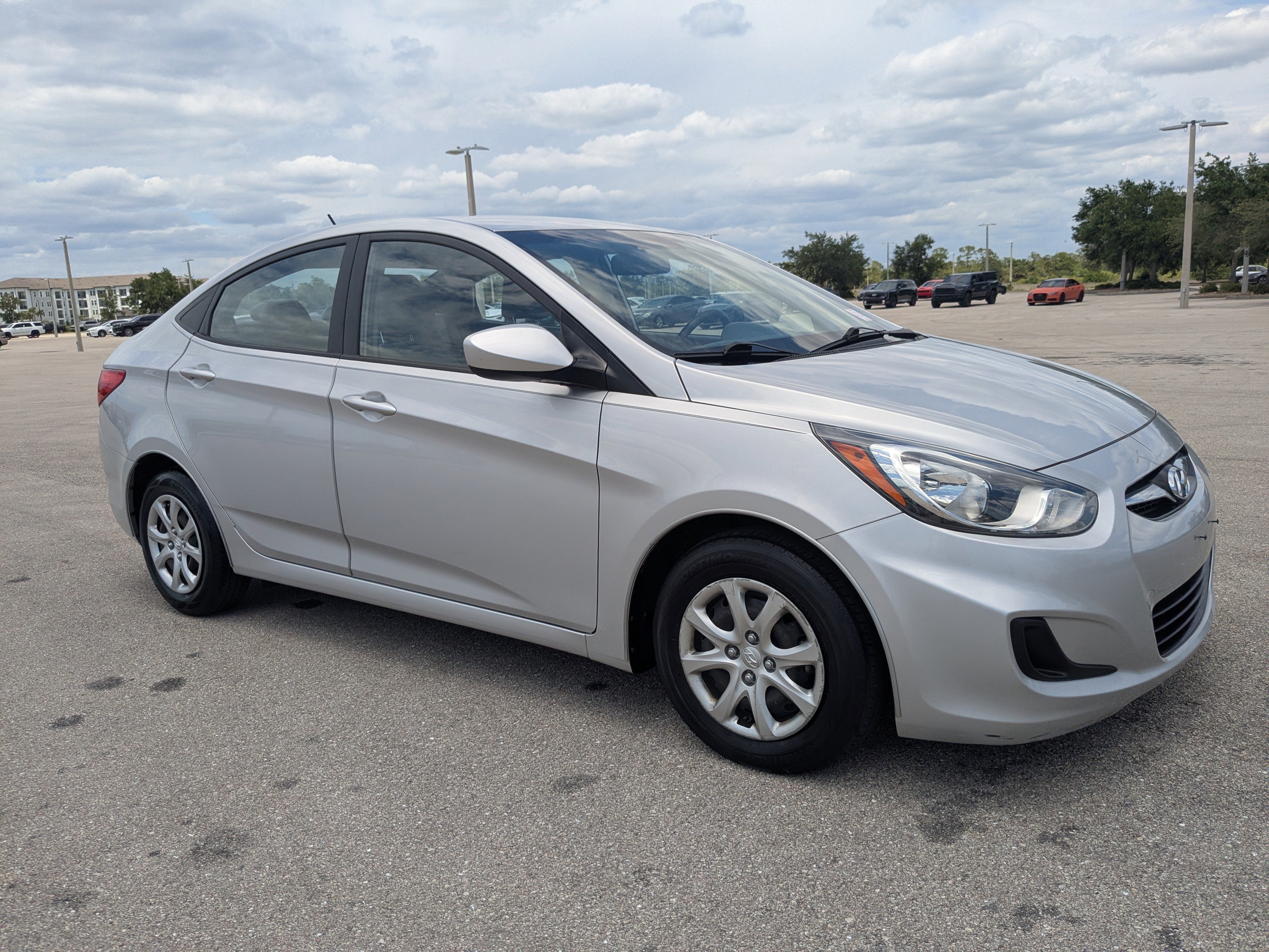 Used 2013 Hyundai Accent GLS FWD image 2