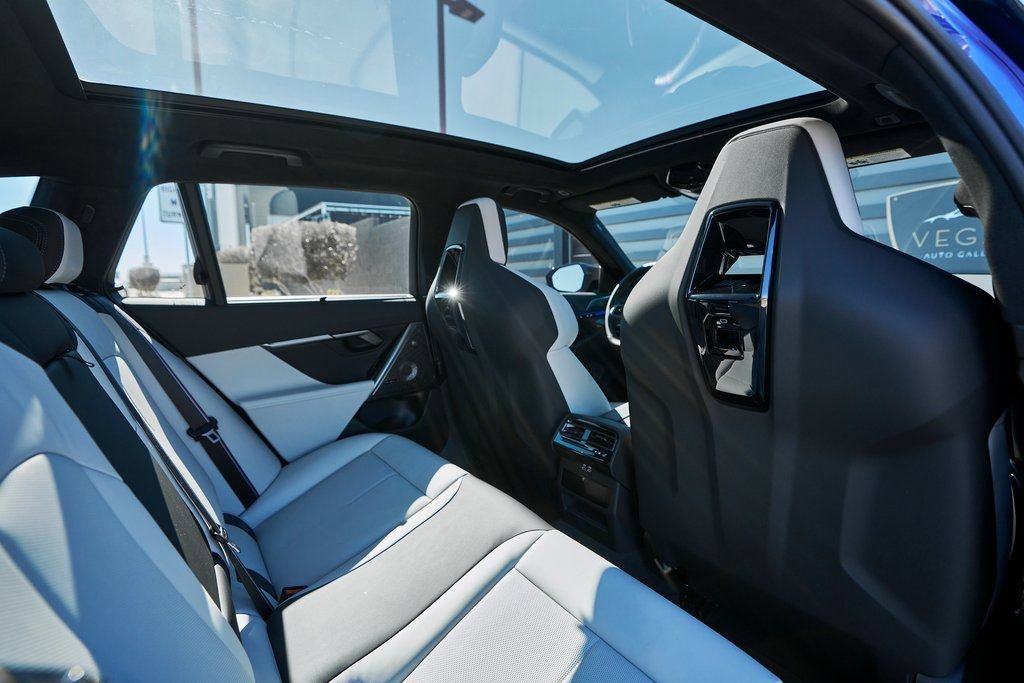 Used 2025 BMW M5 Touring image 36