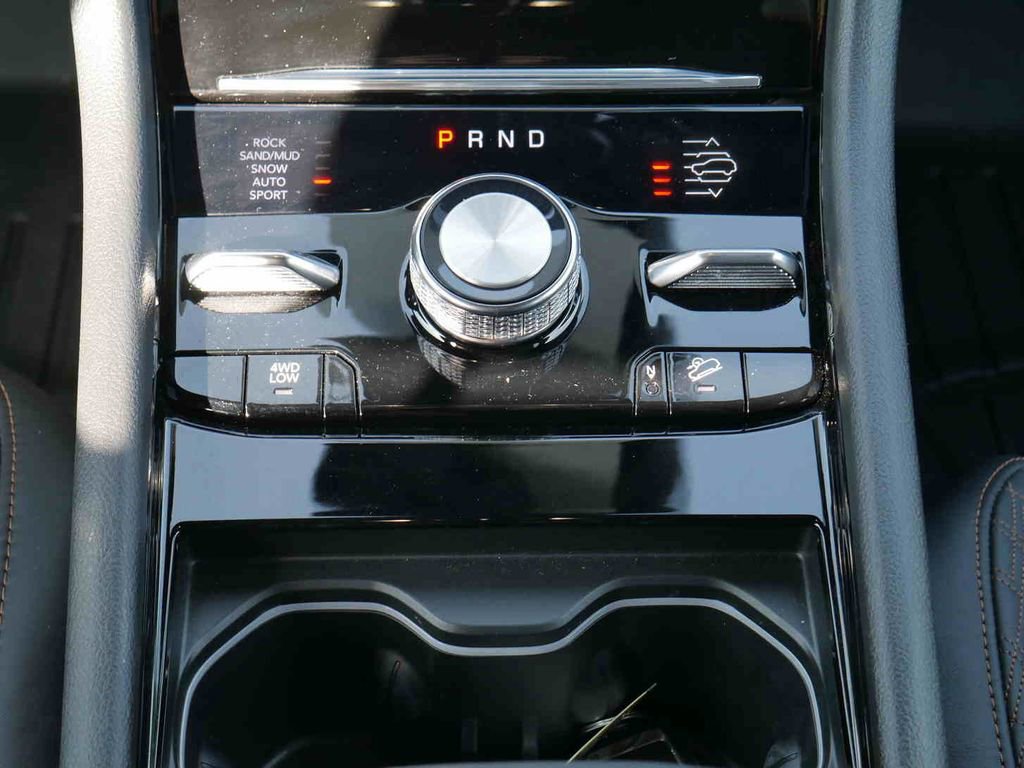 Used 2025 Jeep Grand Cherokee L Summit w/ Advanced Protech Group IV image 8