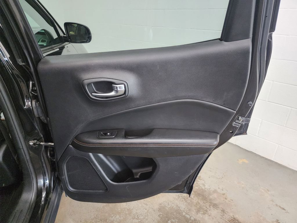 Used 2019 Jeep Compass Latitude image 27