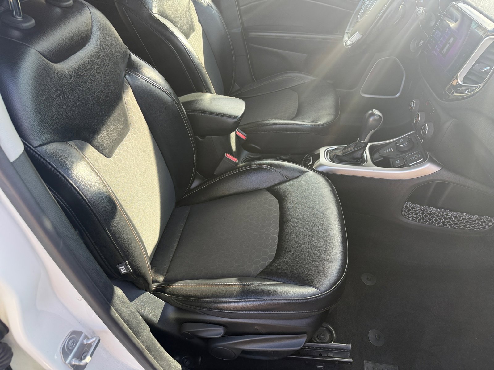 Used 2017 Jeep Compass Latitude image 29