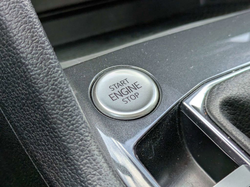 Used 2023 Volkswagen Tiguan SE R-Line image 41