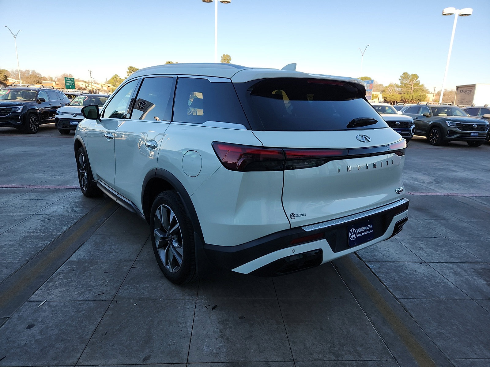 Used 2023 INFINITI QX60 Luxe w/ Cargo Package image 5