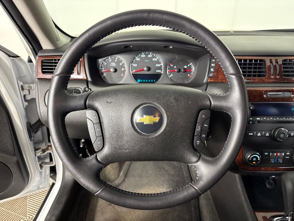 Used 2011 Chevrolet Impala LT FWD image 16