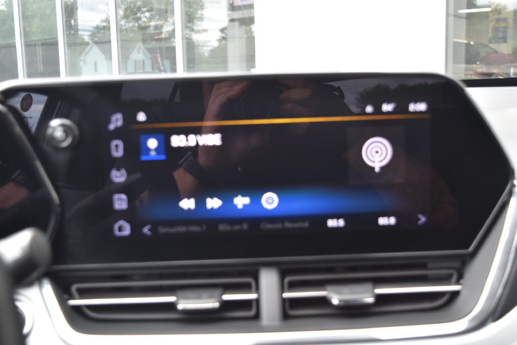 Used 2025 Chevrolet Trax LT w/ LT Convenience Package FWD image 14