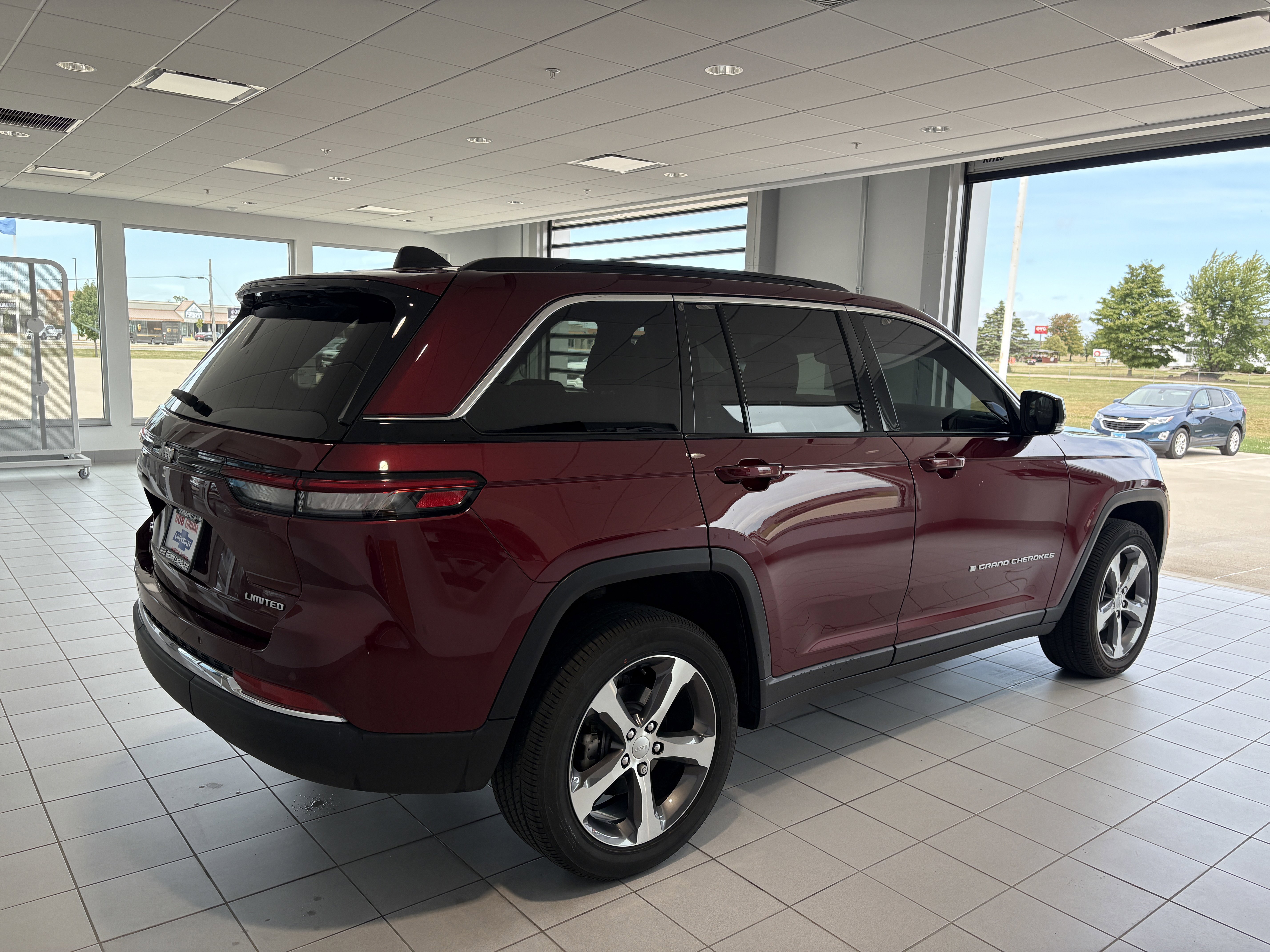 Used 2024 Jeep Grand Cherokee Limited w/ Trailer Tow Package image 6