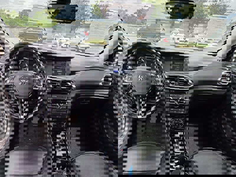 Used 2018 INFINITI QX30 Premium w/ Navigation Package AWD/4WD image 12