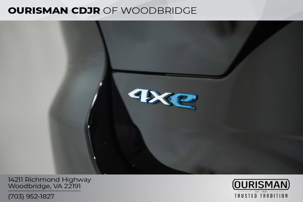 Certified 2023 Jeep Grand Cherokee 4WD 4xe w/ Luxury Tech Group II image 9