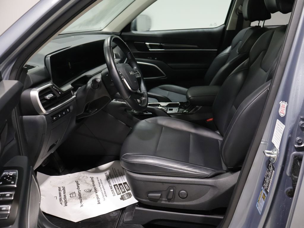 Used 2025 Kia Telluride S image 10