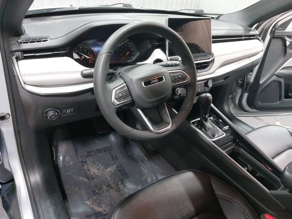 Used 2025 Jeep Compass Limited AWD/4WD image 15
