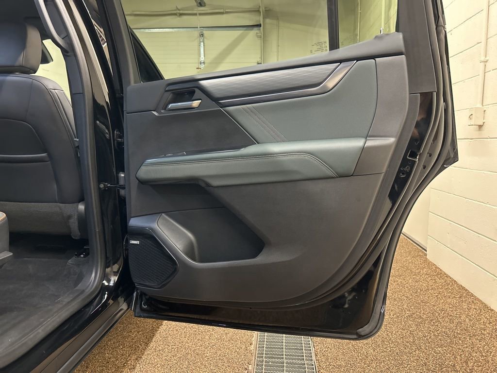 Used 2024 GMC Acadia AT4 w/ Luxury Package image 15