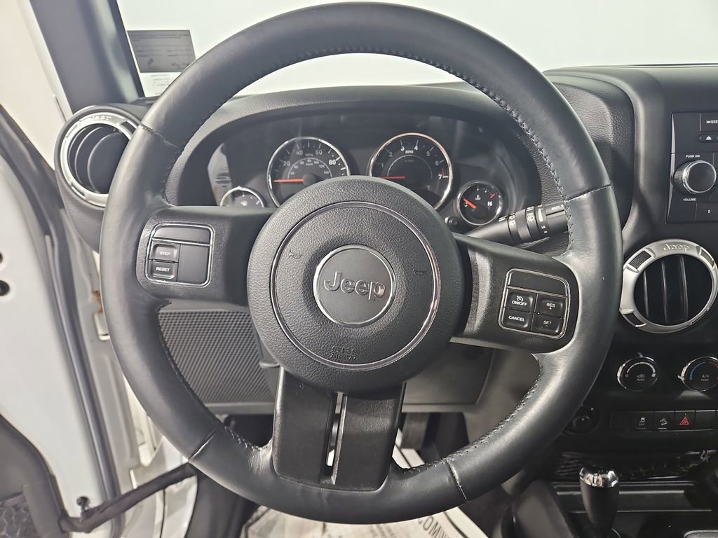 Used 2015 Jeep Wrangler Unlimited Sahara image 15