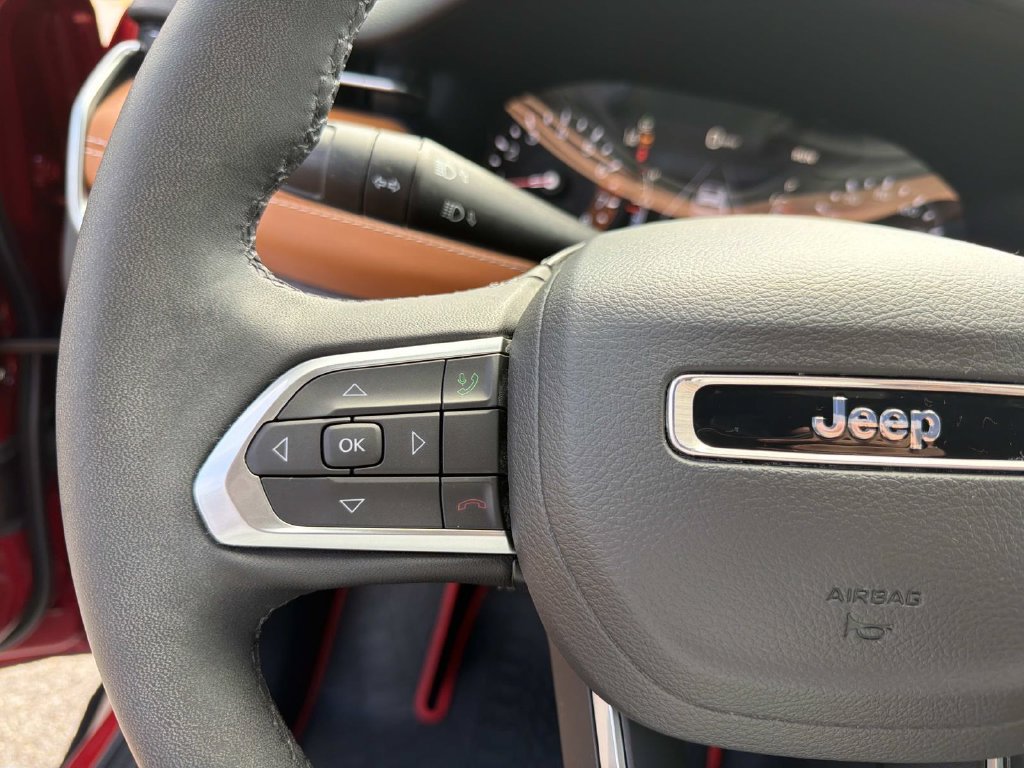 Used 2025 Jeep Compass Limited AWD/4WD image 25