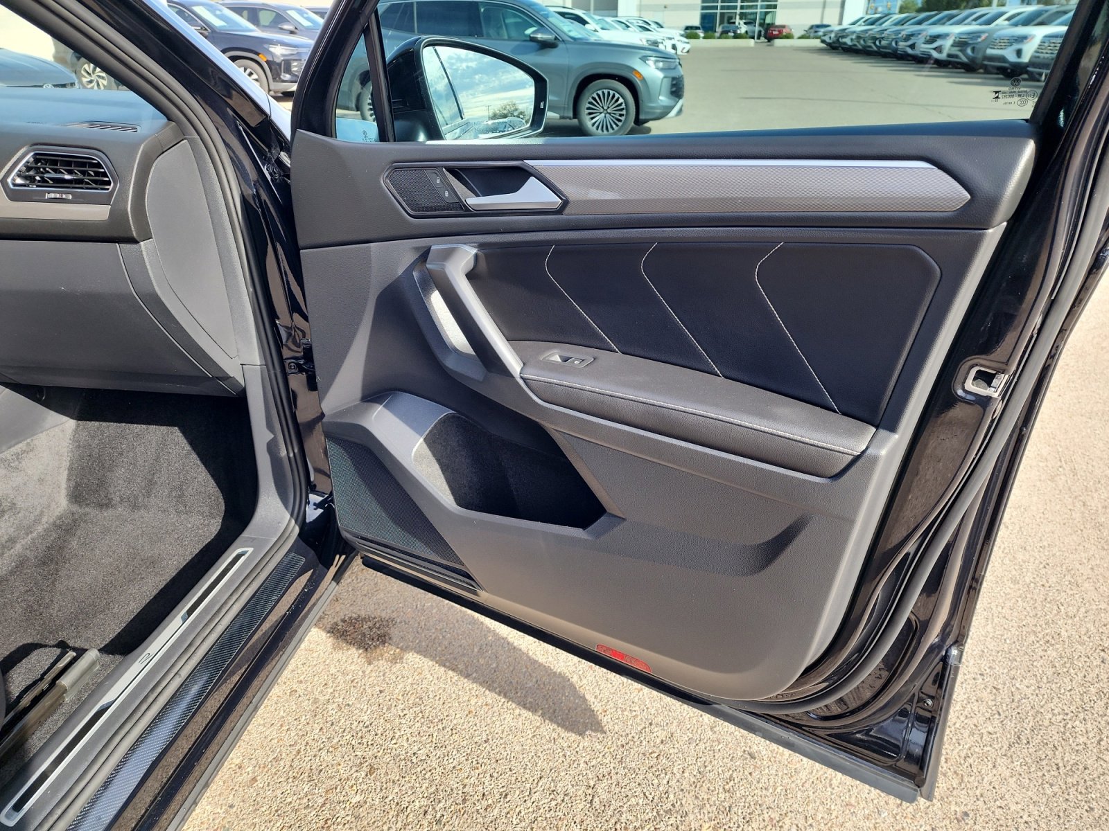 Certified 2023 Volkswagen Tiguan SE R-Line image 16