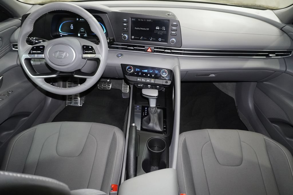 Certified 2026 Hyundai Elantra Sport FWD image 17
