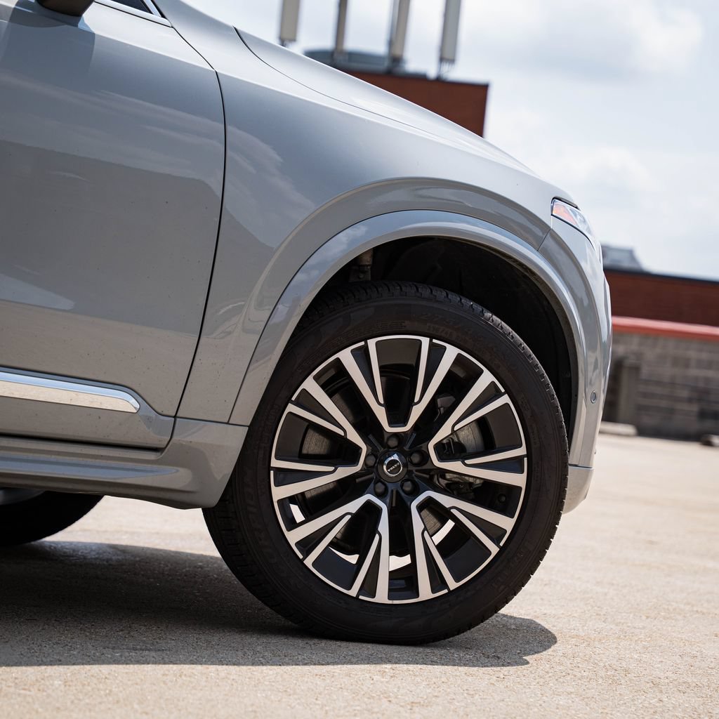 Certified 2025 Volvo XC90 T8 Plus w/ Protection Package Premier AWD/4WD image 7