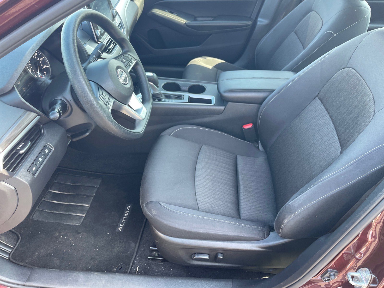 Used 2025 Nissan Altima 2.5 SV image 10