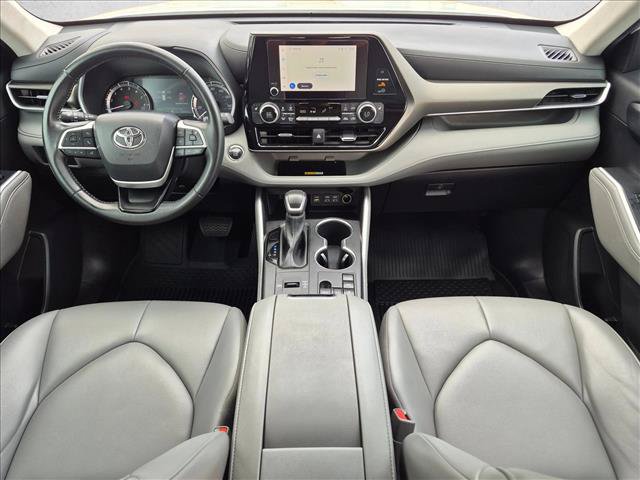 Used 2023 Toyota Highlander XLE FWD image 16