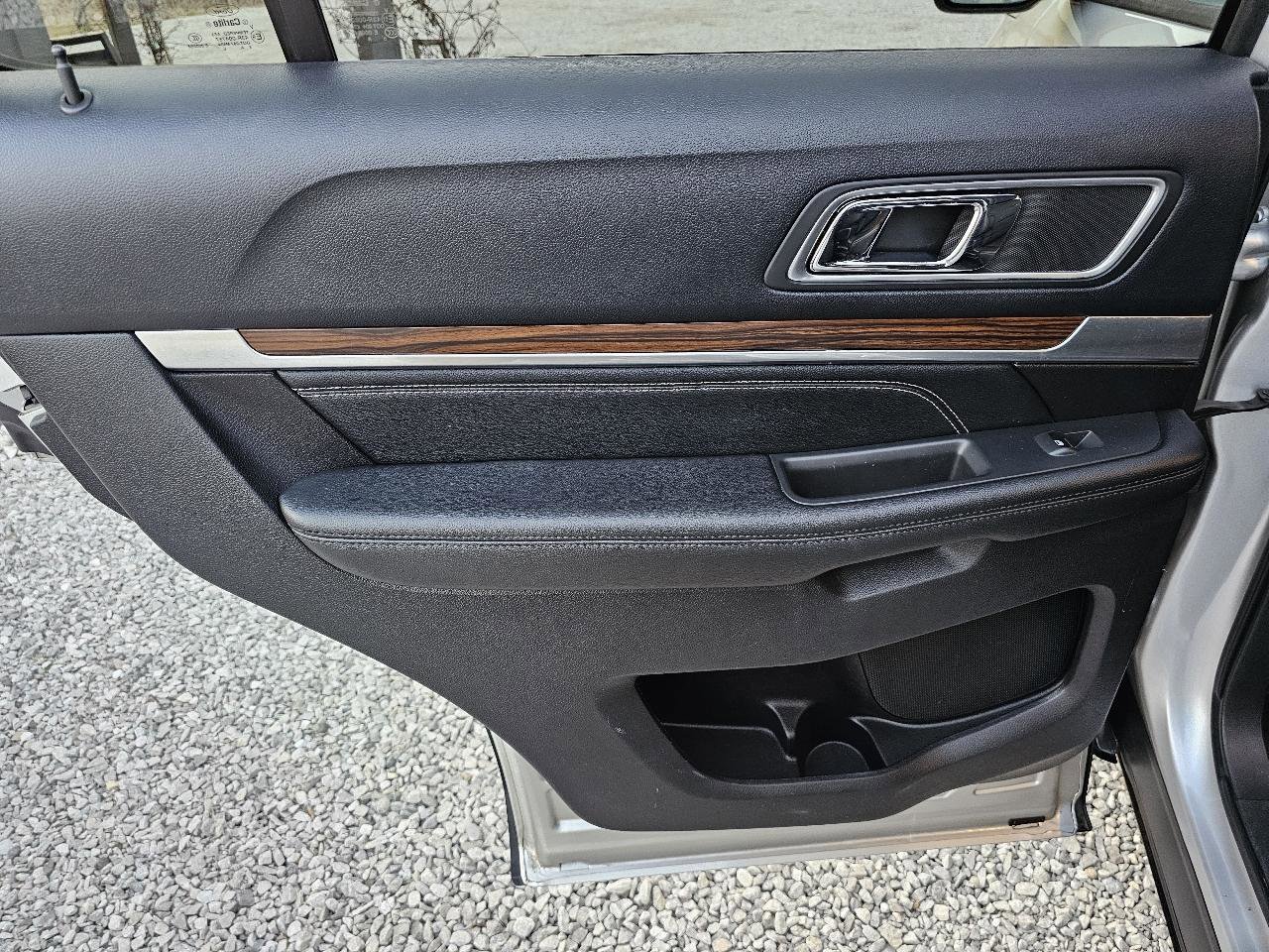 Used 2016 Ford Explorer Limited image 17