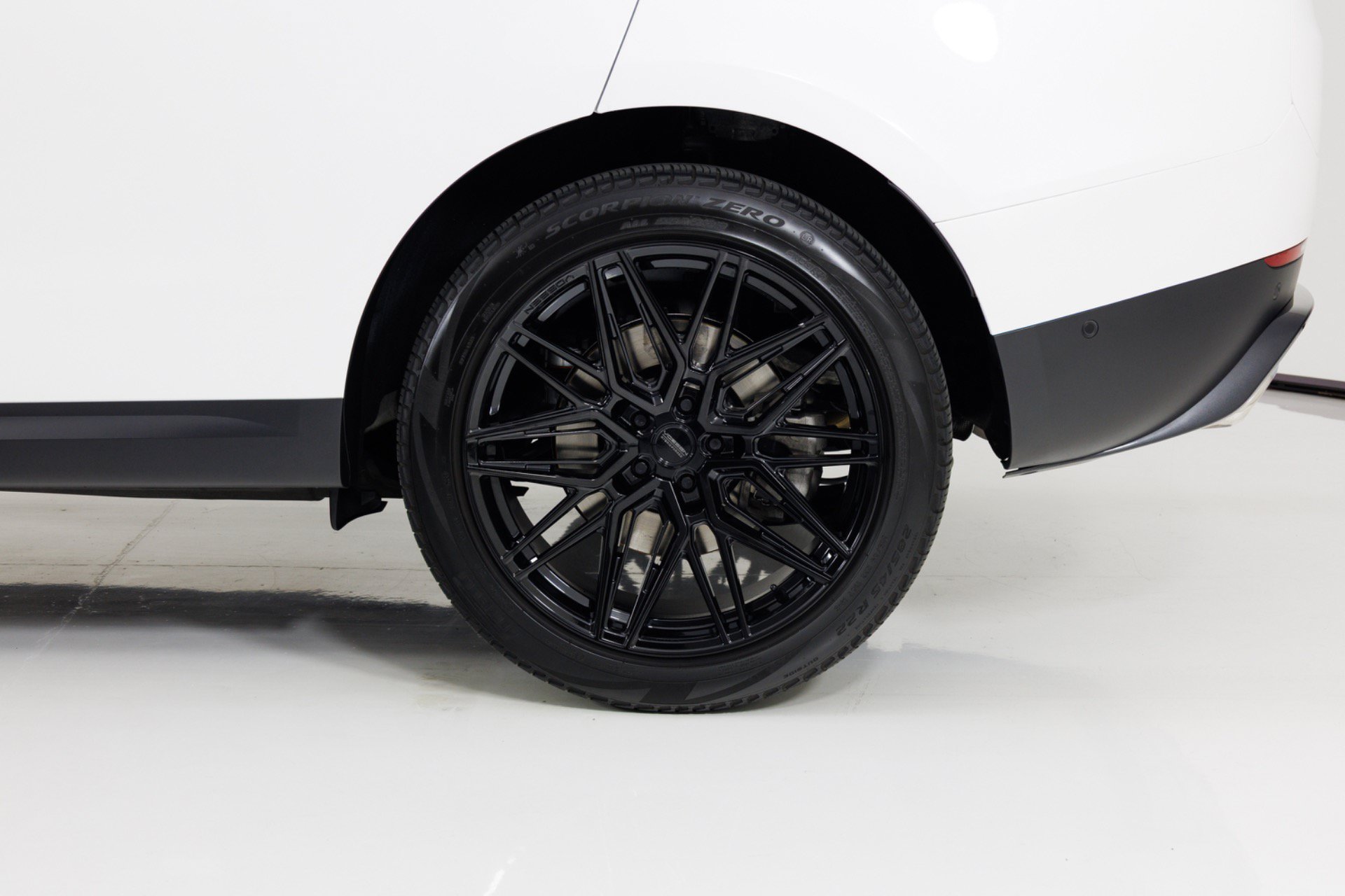 Used 2024 Land Rover Range Rover Sport SE AWD/4WD image 11
