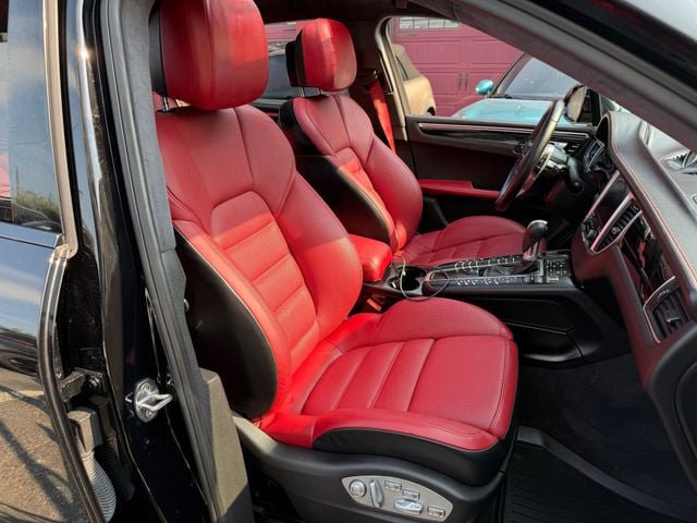 Used 2018 Porsche Macan Turbo AWD/4WD image 4