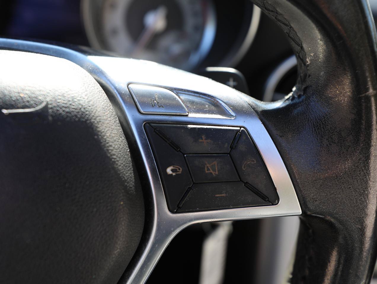 Used 2013 Mercedes-Benz SLK 250 image 22