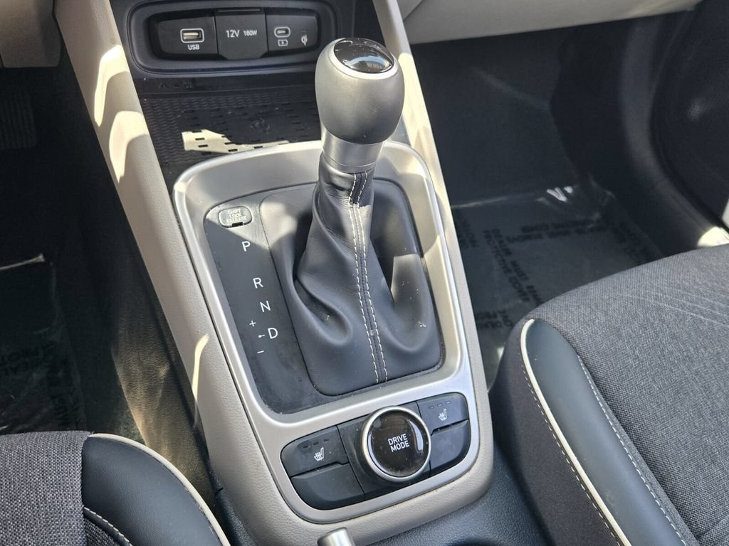 Certified 2025 Hyundai Venue Limited FWD image 17