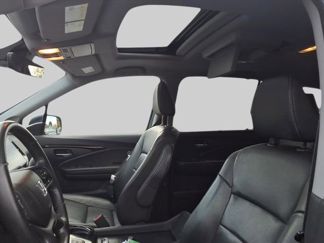 Used 2020 Honda Pilot Touring image 3