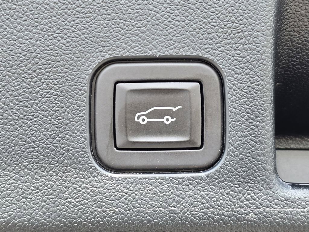 Certified 2024 Chevrolet Equinox EV LT w/ Active Safety Package 3 FWD image 17