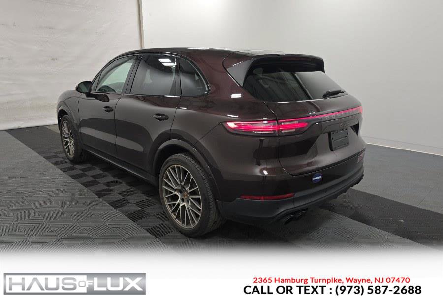 Used 2023 Porsche Cayenne Platinum Edition AWD/4WD image 7