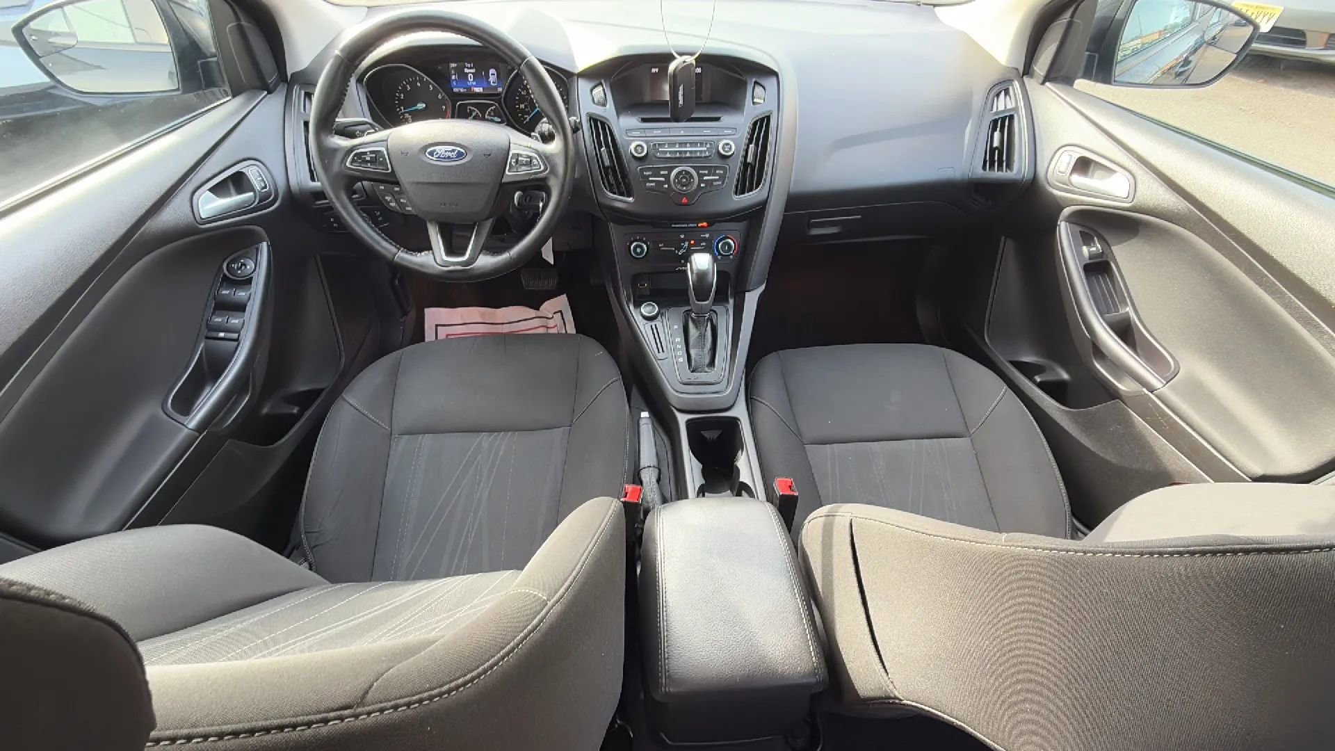 Used 2015 Ford Focus SE w/ SE Sport Package image 28