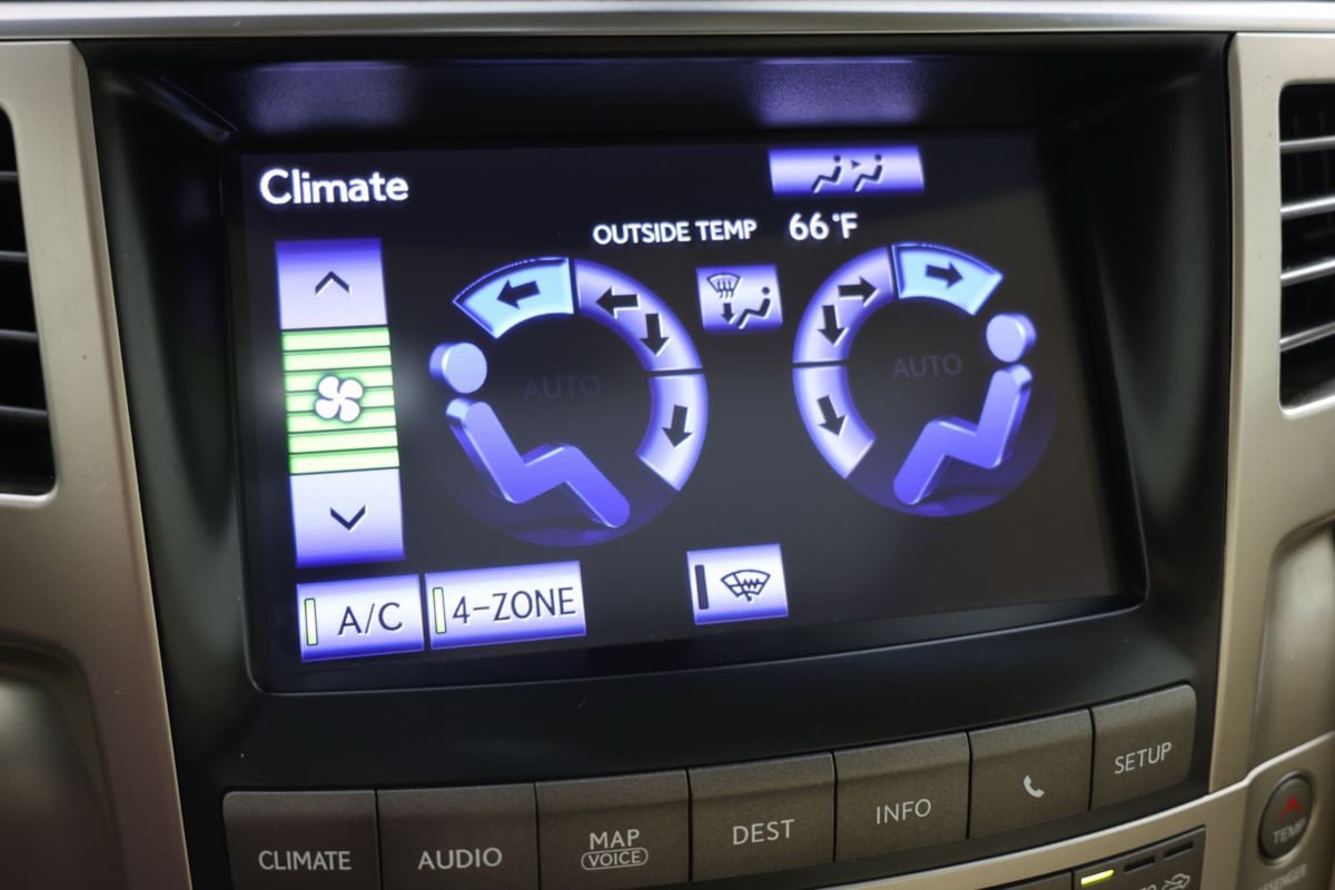 Used 2013 Lexus LX 570 4WD w/ Luxury Pkg w/Pre-crash image 53
