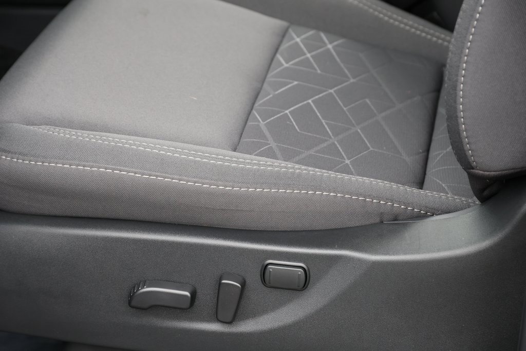 Used 2025 Nissan Frontier SV image 12