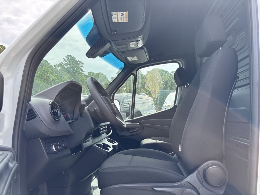 Used 2024 Mercedes-Benz Sprinter 2500 image 40