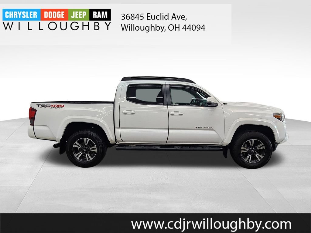Used 2018 Toyota Tacoma TRD Sport w/ Exterior Package AWD/4WD image 4